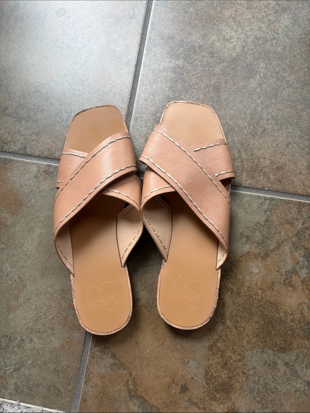 Women’s Cross-Strap Slide Sandals in Light Tan